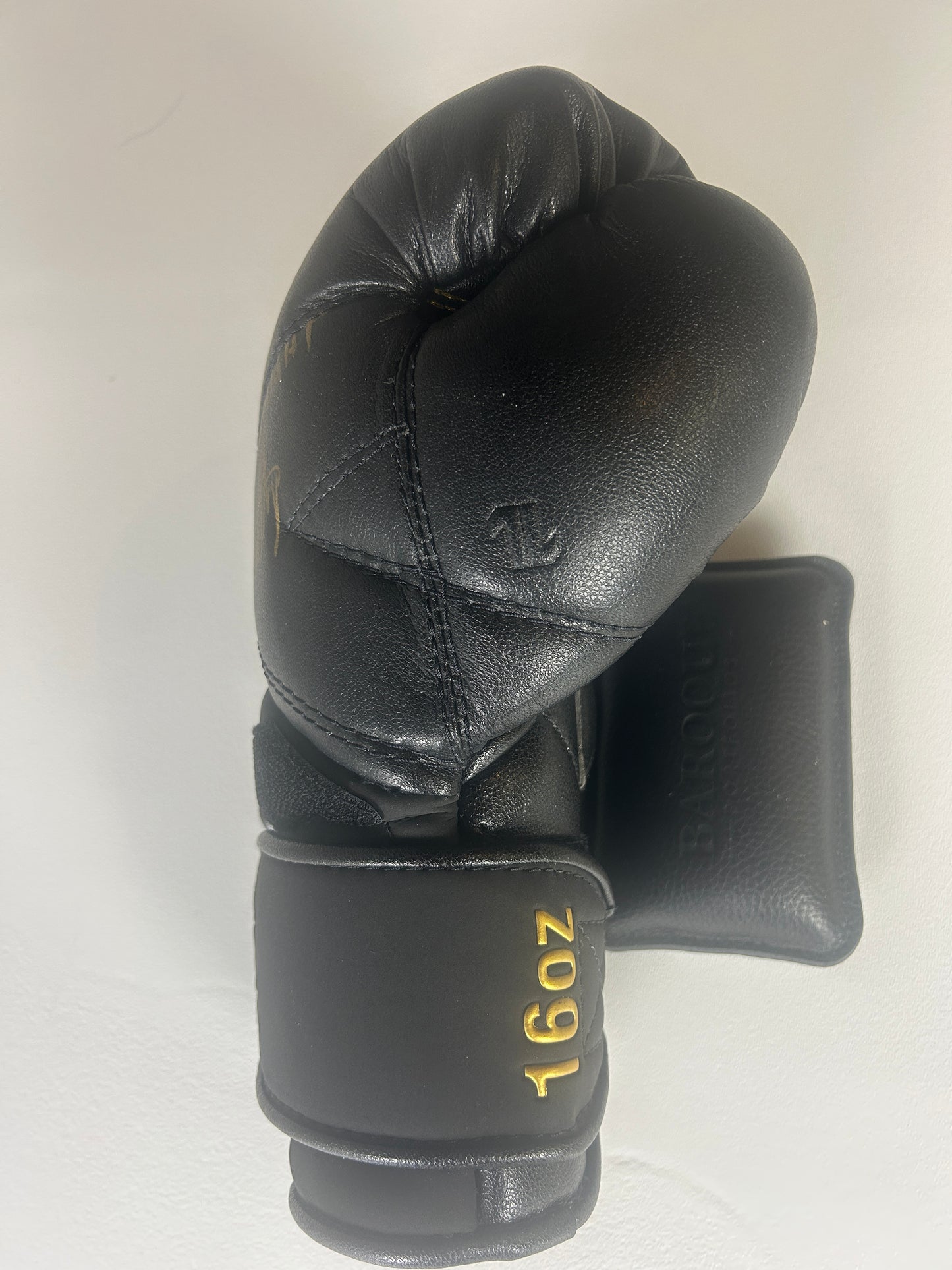 Justin Gaethje ONX Signed Glove (1 glove, not 2)