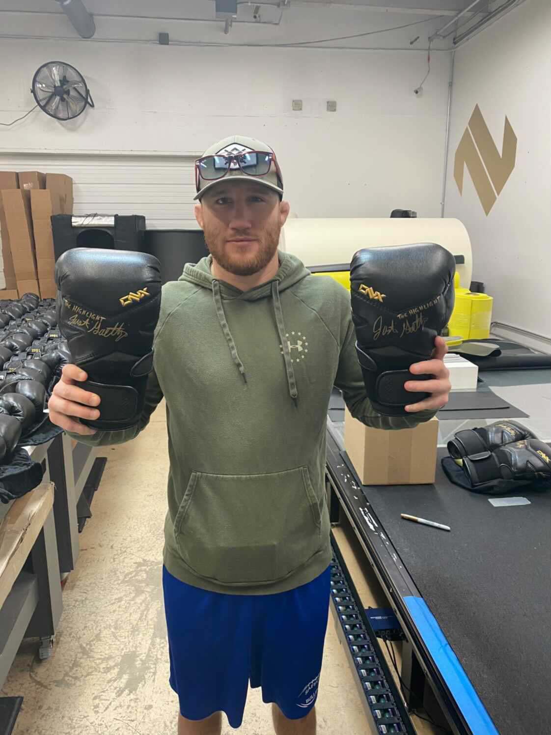 Justin Gaethje ONX Signed Glove (1 glove, not 2)