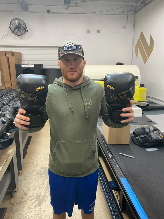 Justin Gaethje ONX Signed Glove (1 glove, not 2)