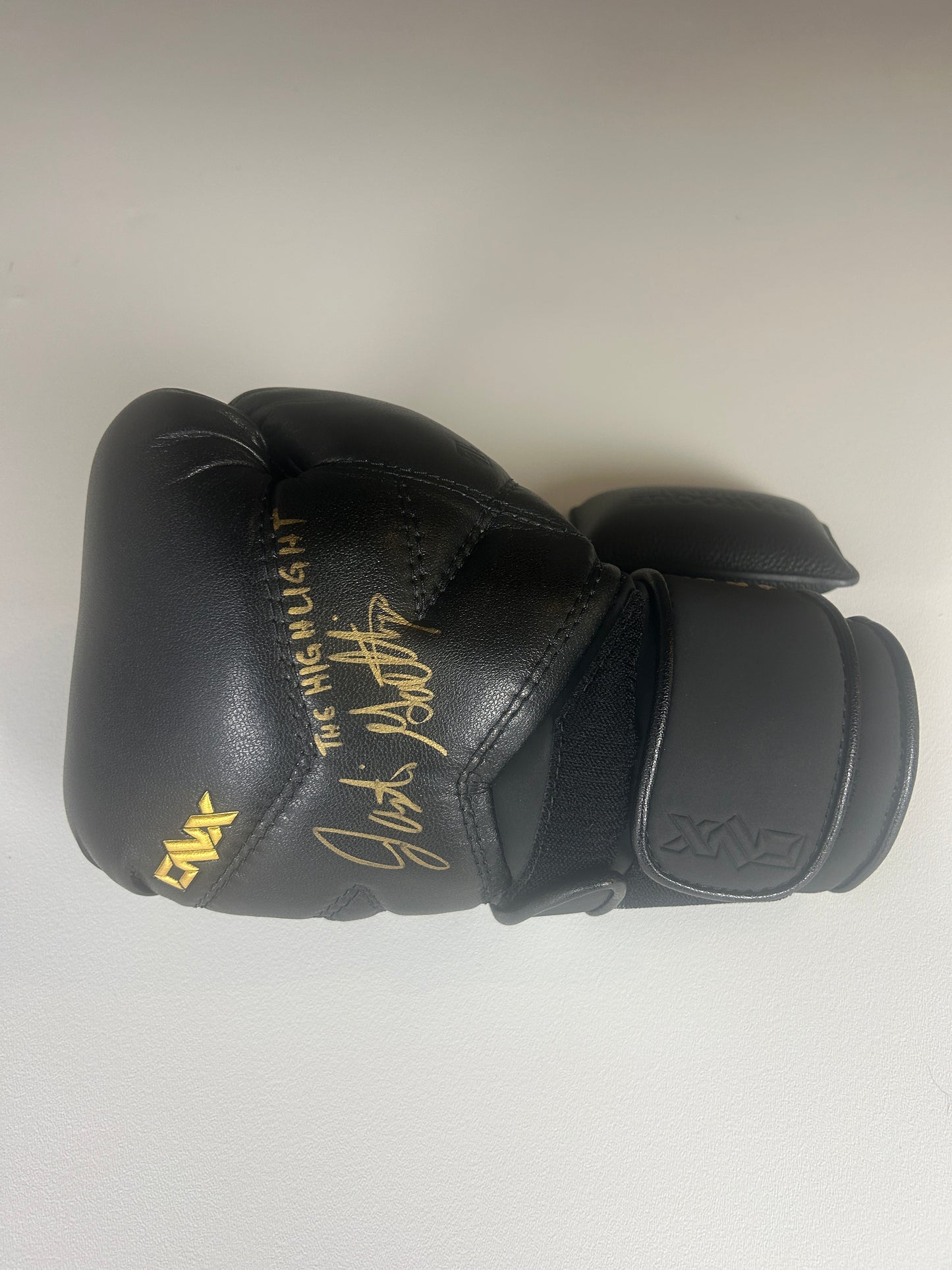 Justin Gaethje ONX Signed Glove (1 glove, not 2)